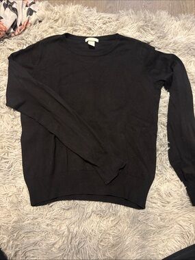 H&M Women's Black Crewneck Sweater - Classic Knit